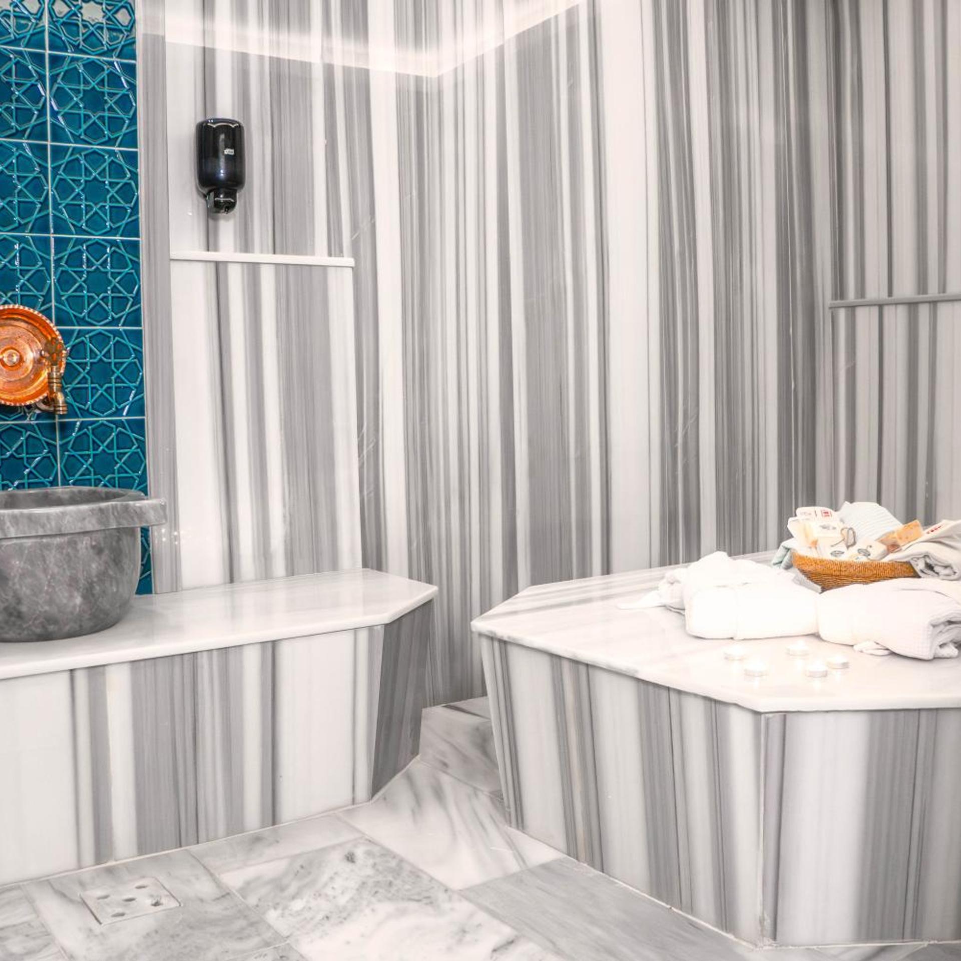 Ivy Hotel Spa 33/38