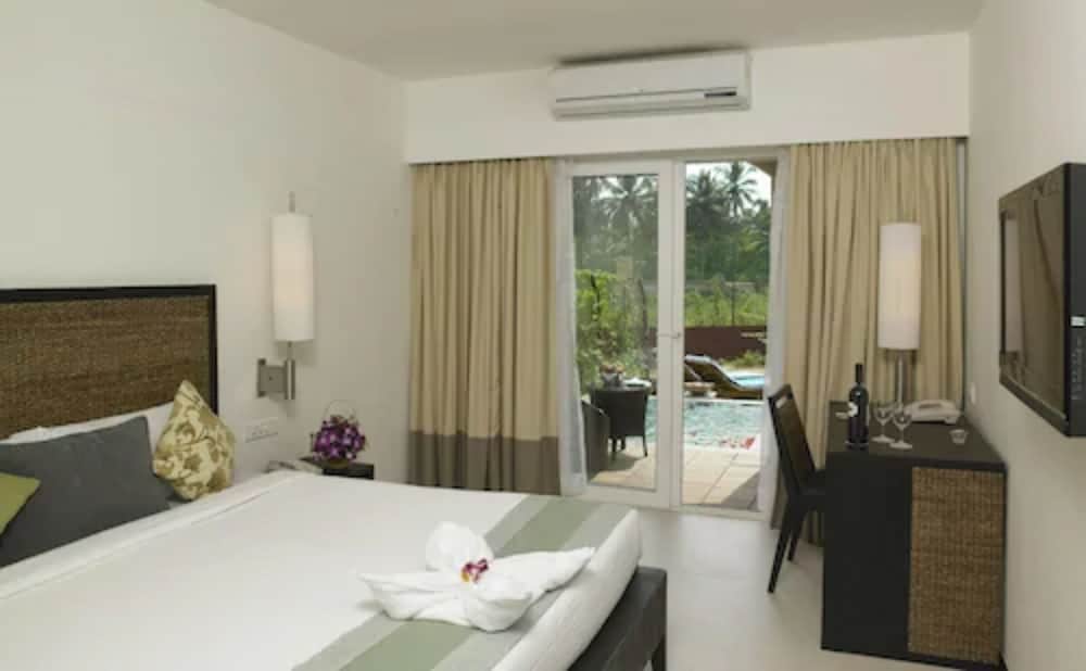 Royal Orchid Beach Resort & Spa, Goa 17/67