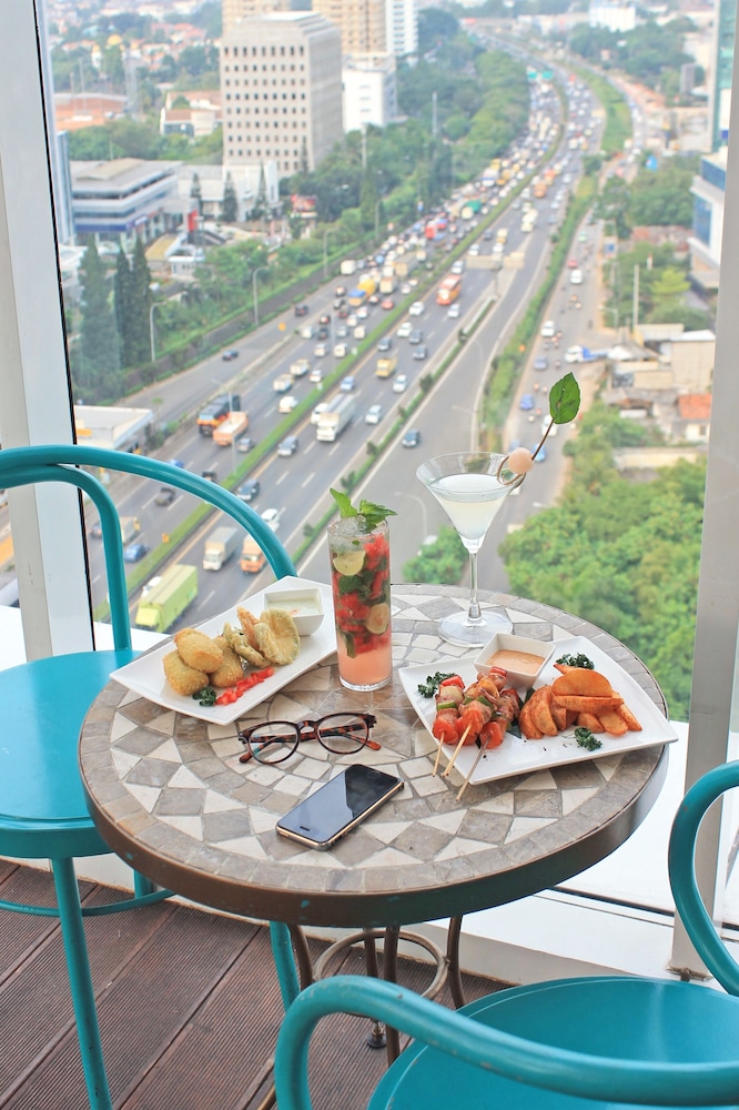 MERCURE JAKARTA SIMATUPANG 53/72