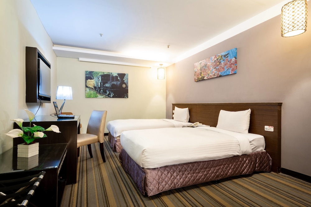 Yoyo Hotel 8/24
