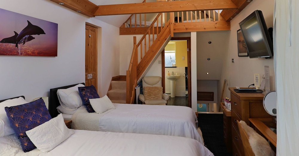 Orchard House 5/36