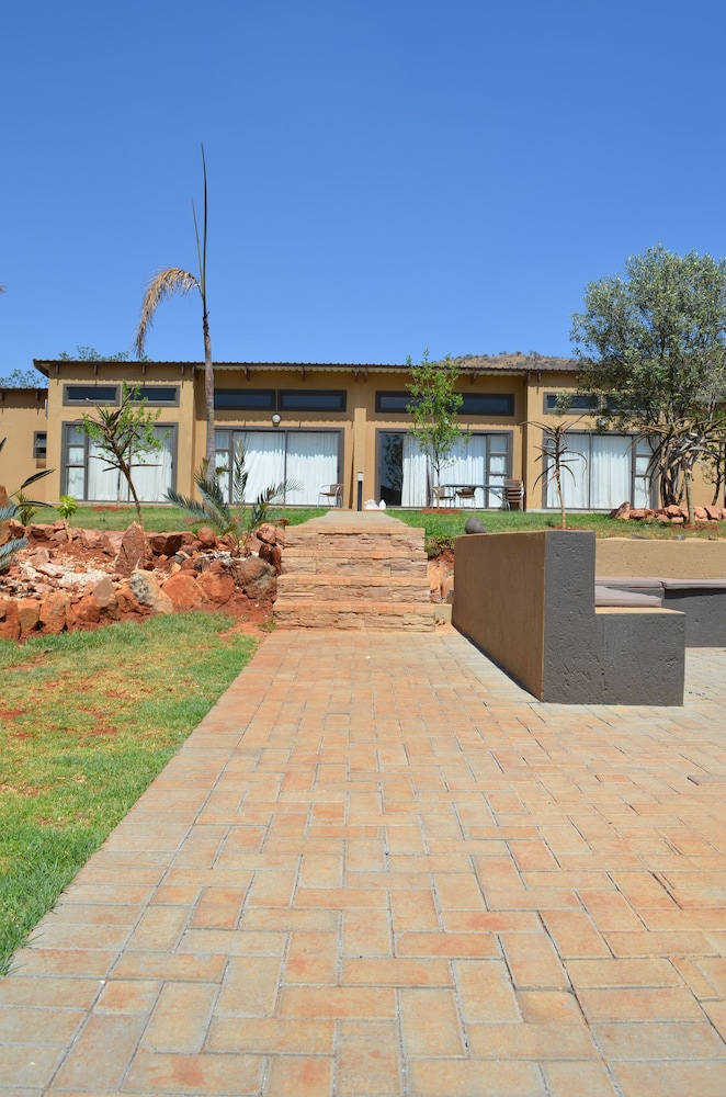Manor Hills Guest Lodge 29/40