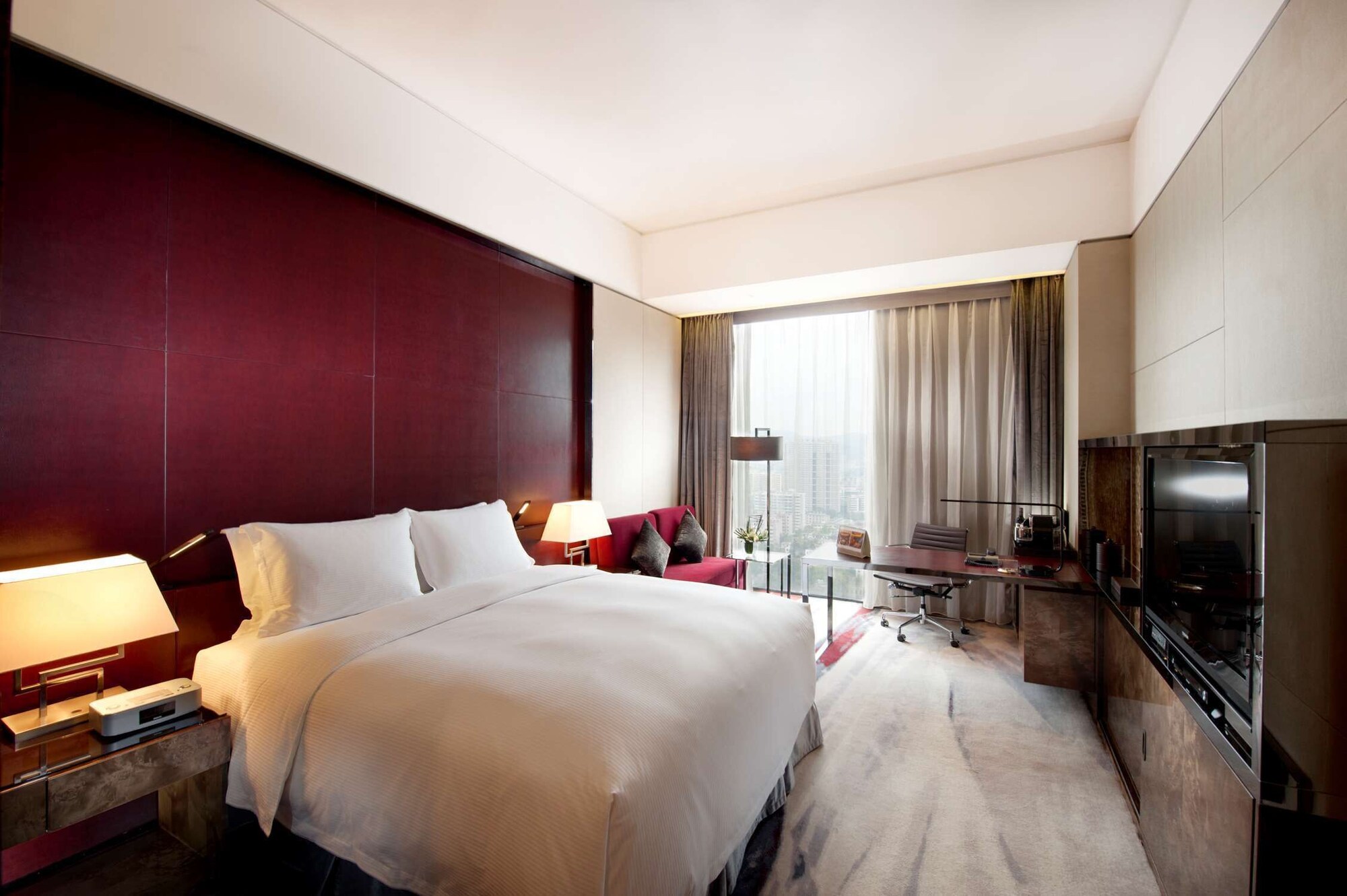EXECUTIVE, KING BED, CLUB LOUNGE ACCESS