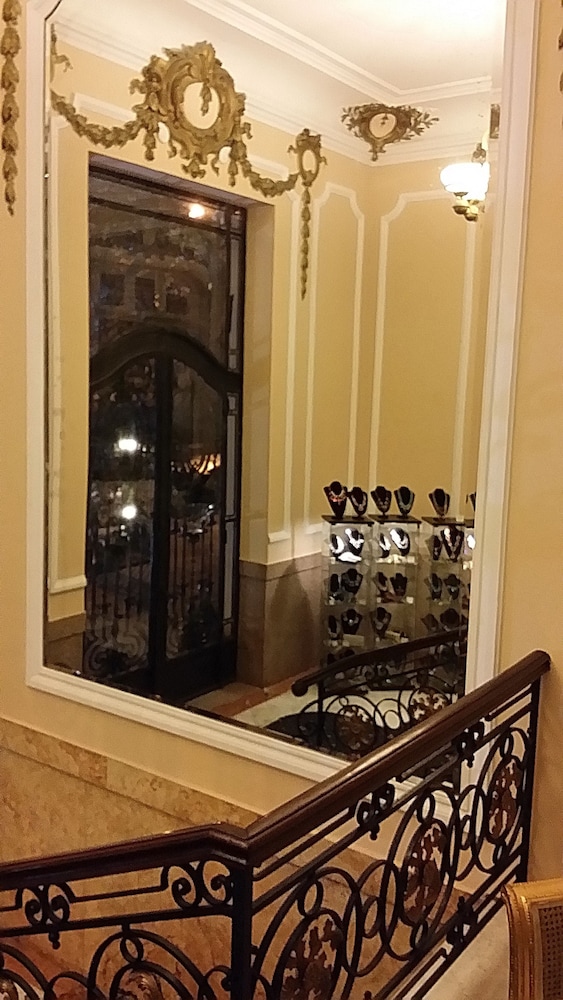 Grand Boutique Hotel 23/77