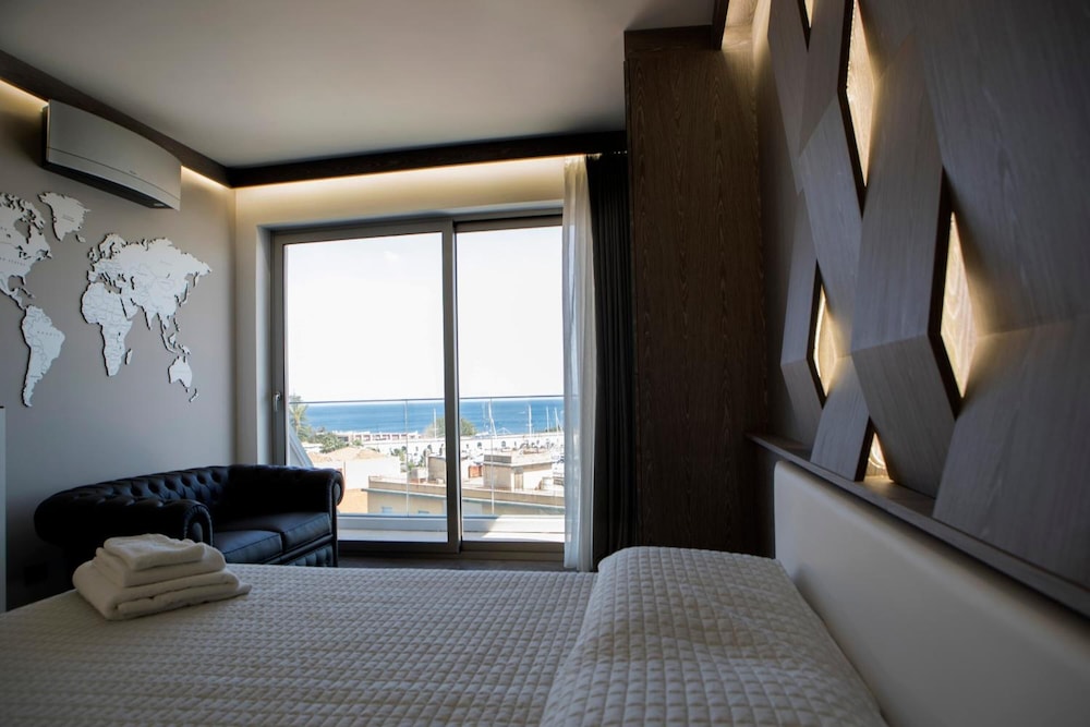 Upper Rooms 12/50