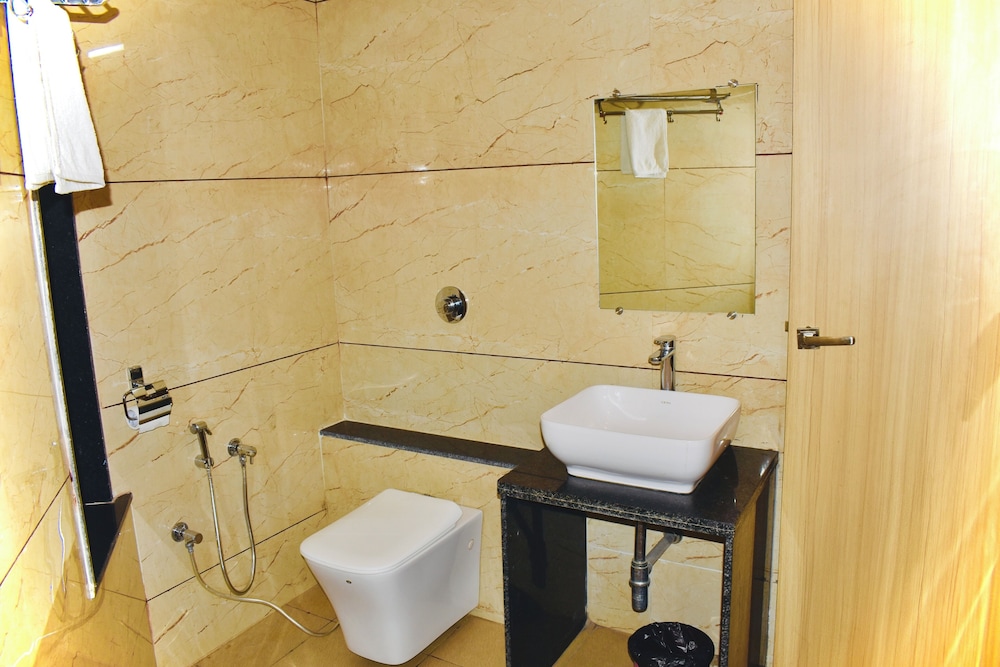 HOTEL SAMRAT INTERNATIONAL 26/28