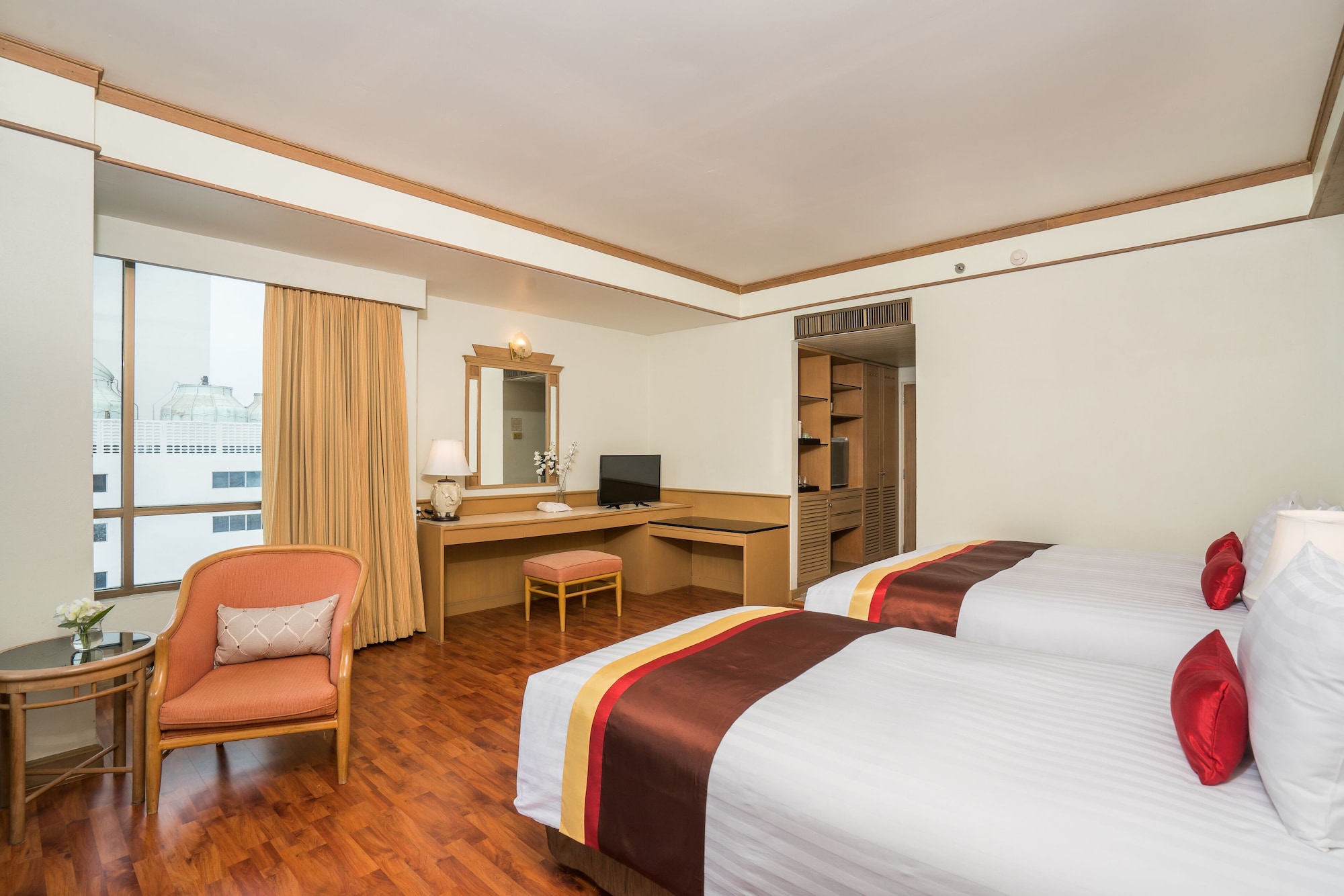 Mini, Family, Suite, 1 King and 1 Single Beds