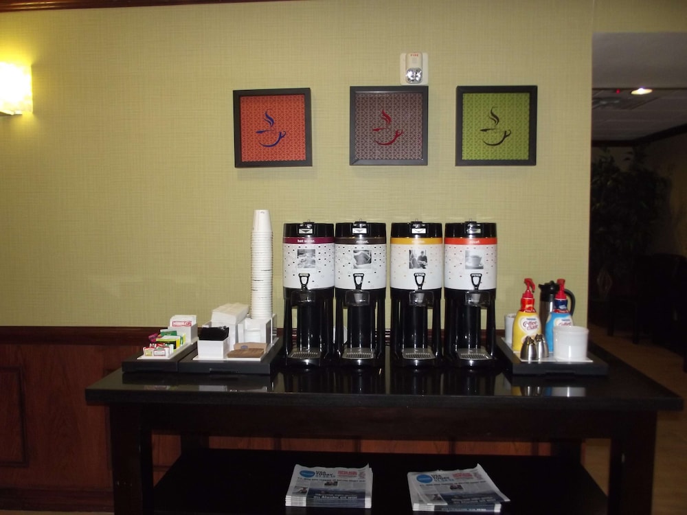 Hampton Inn & Suites Gainesville, TX 32/35