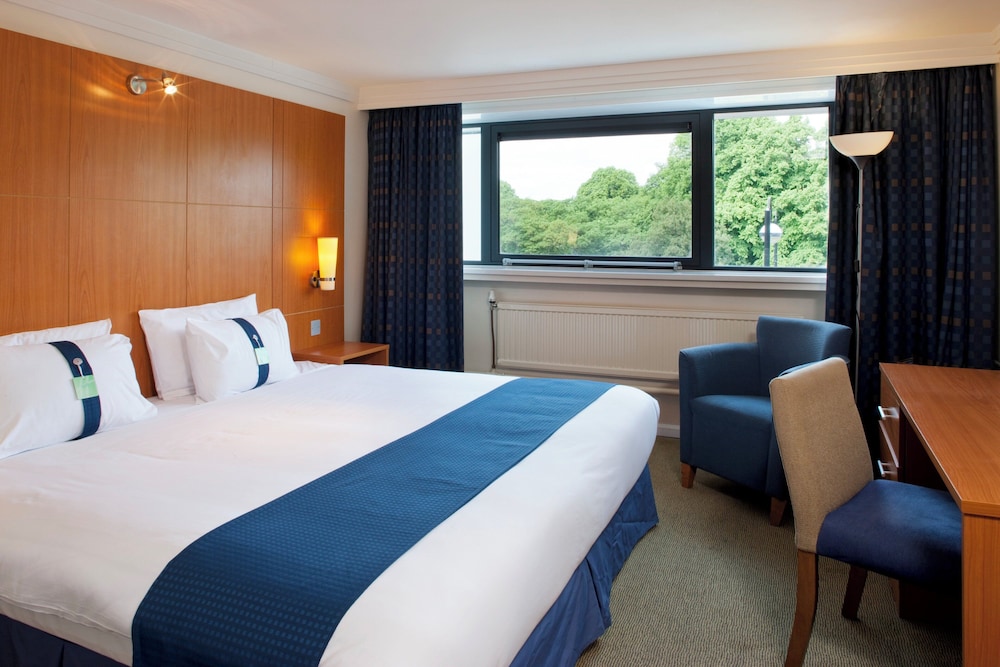 HOLIDAY INN CARDIFF CITY CENTRE 26/64