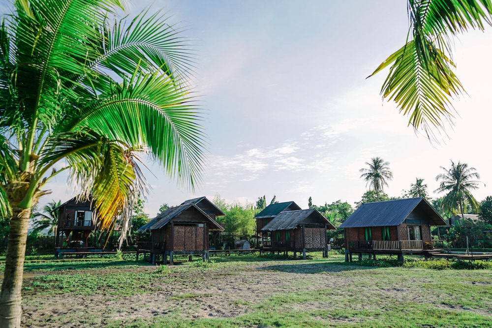 THE GEMALAI VILLAGE 25/30