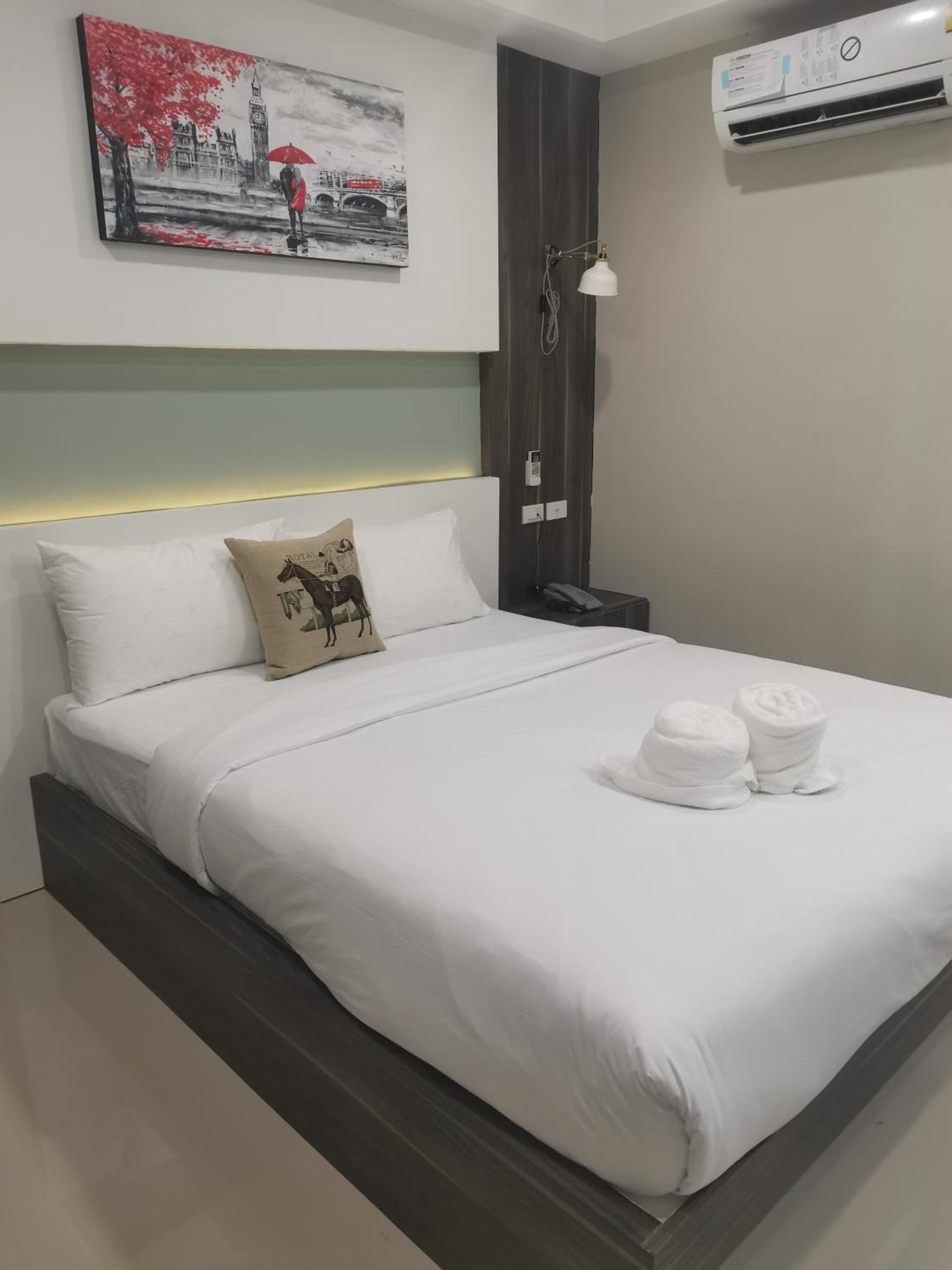 We Resident Hotel 6/33