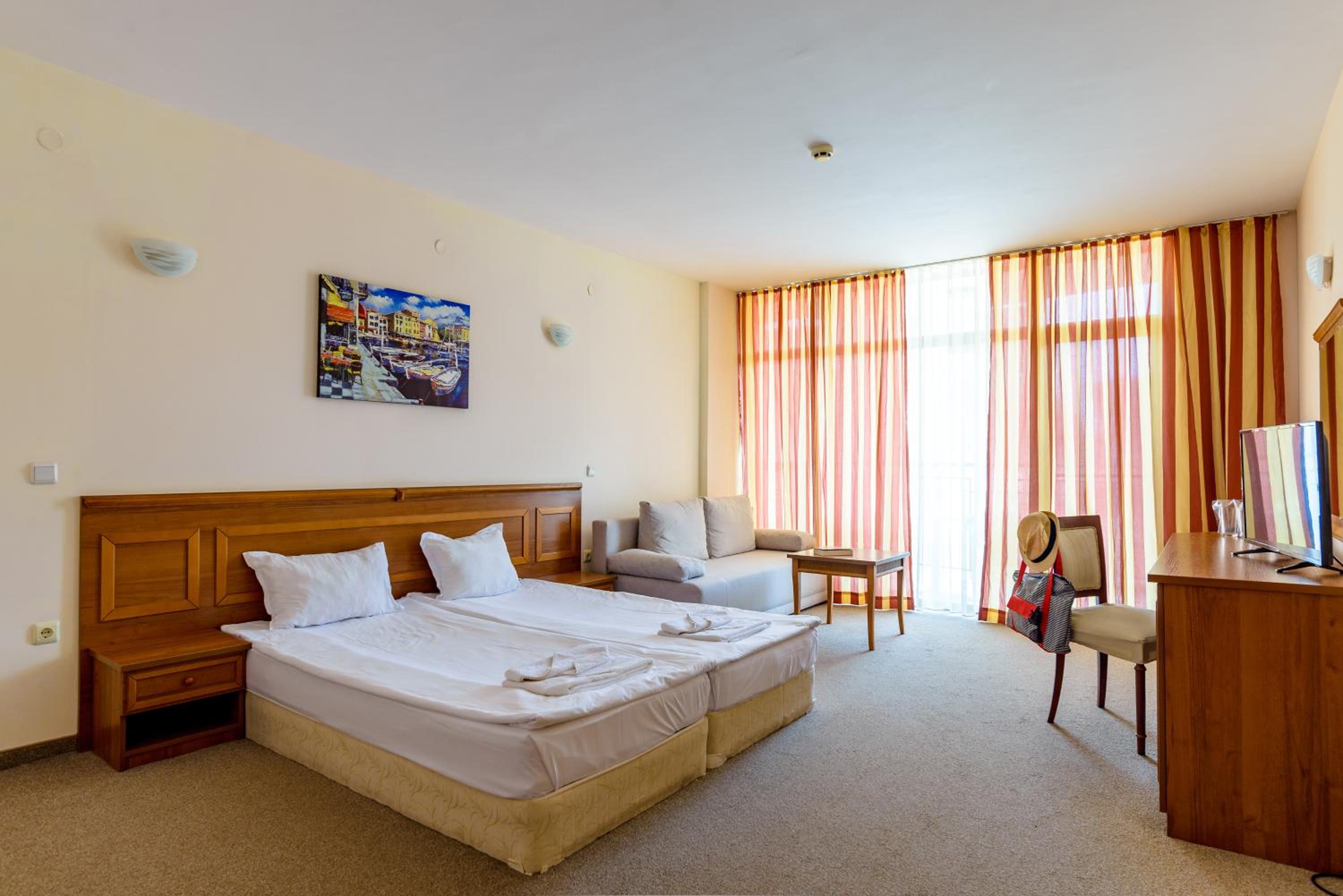 Deluxe, Double Bed