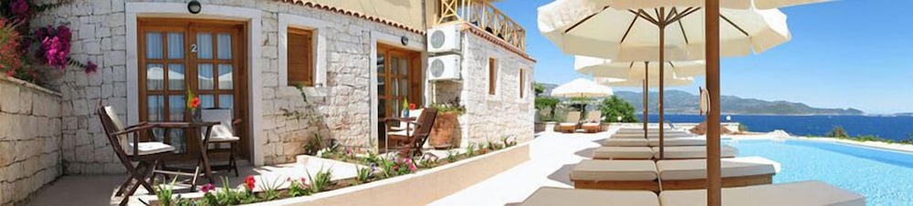 Lycia Hotel 4/65