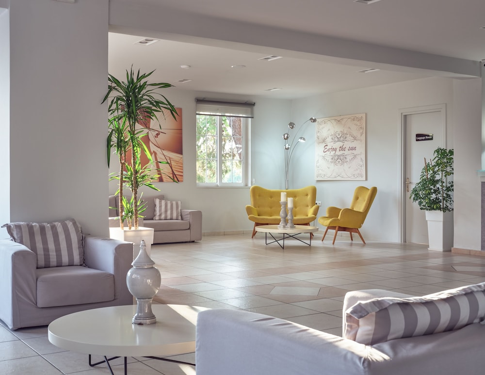 Koukounaria Hotel And Suites 57/74