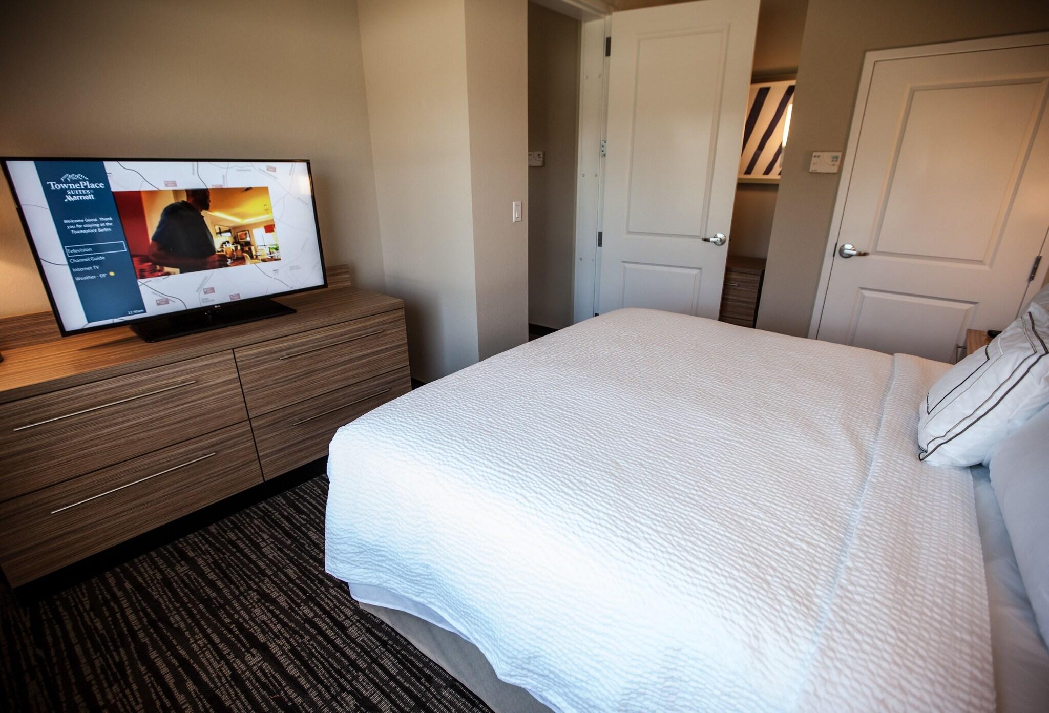 Suite, King Bed