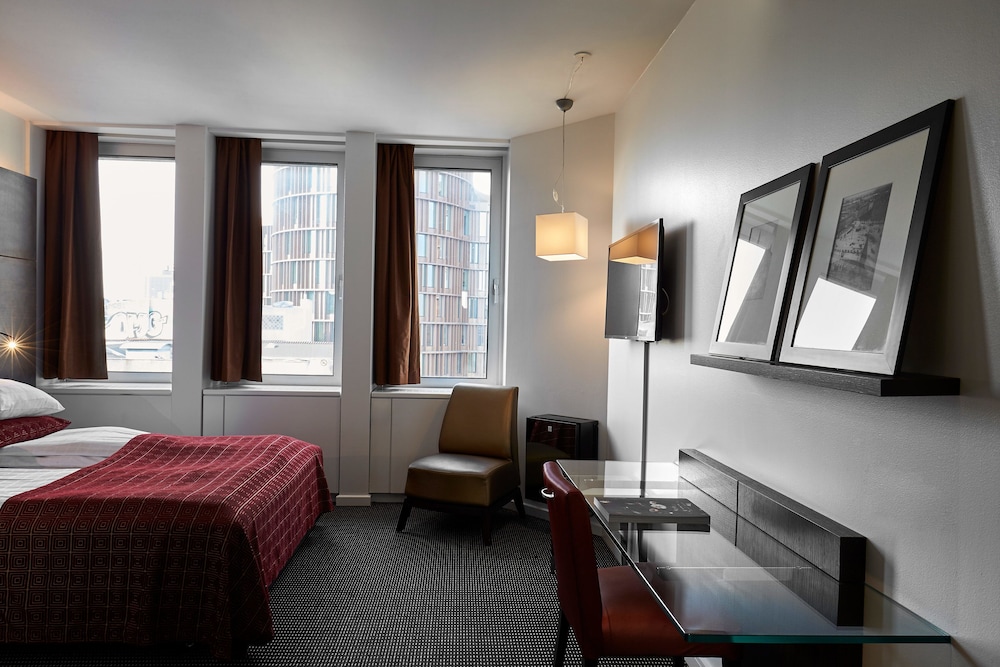 Square Hotel 34/43