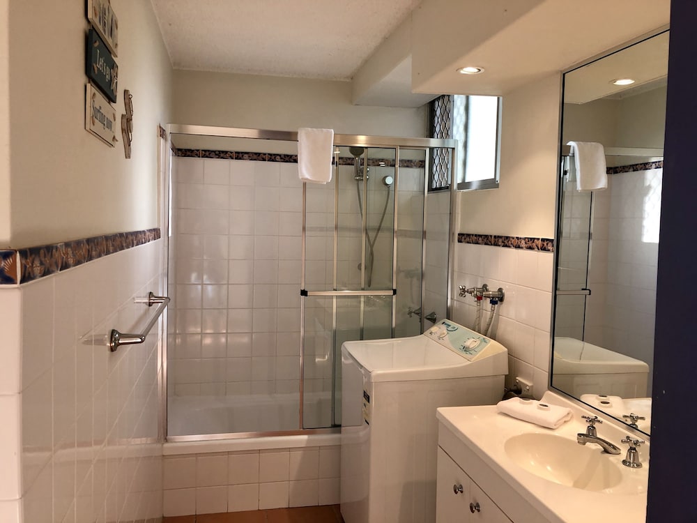 HI HO BEACH APARTMENTS 12/69