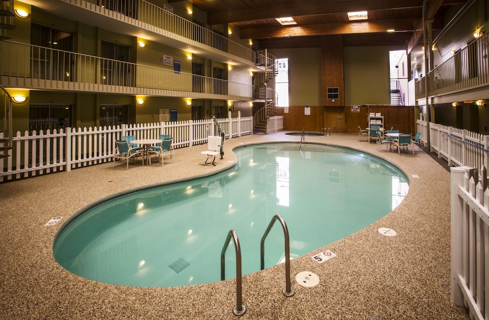 Ramada by Wyndham Marquette 31/59