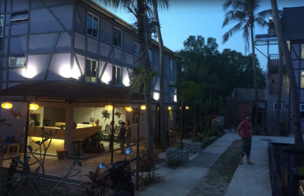 Coco Valley Hotel & Restaurant 4/64