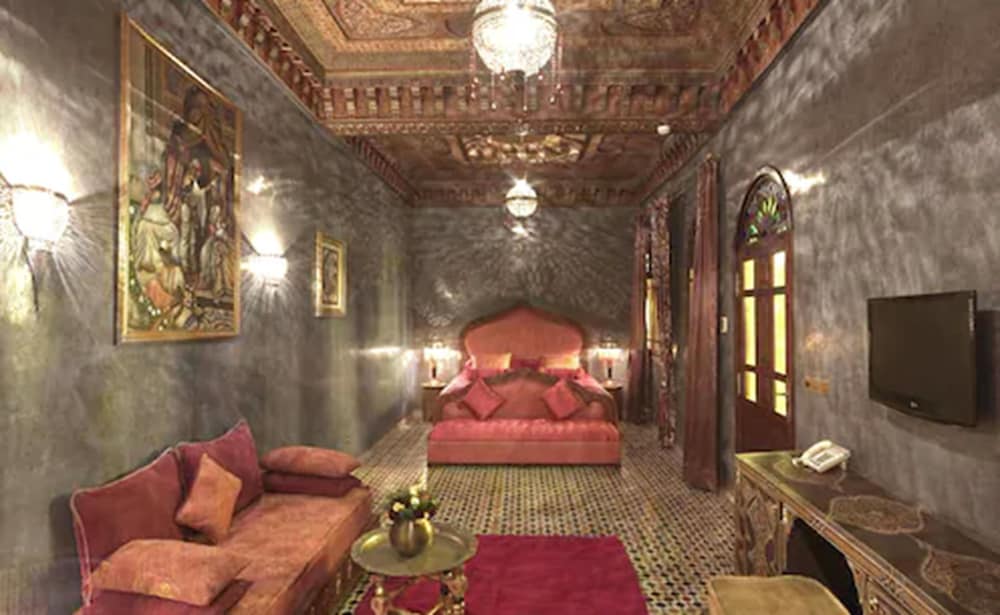 MUMTAZ MAHAL 33/37