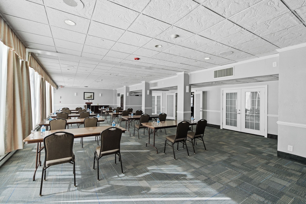 Executive Inn - Fort Lee 37/44