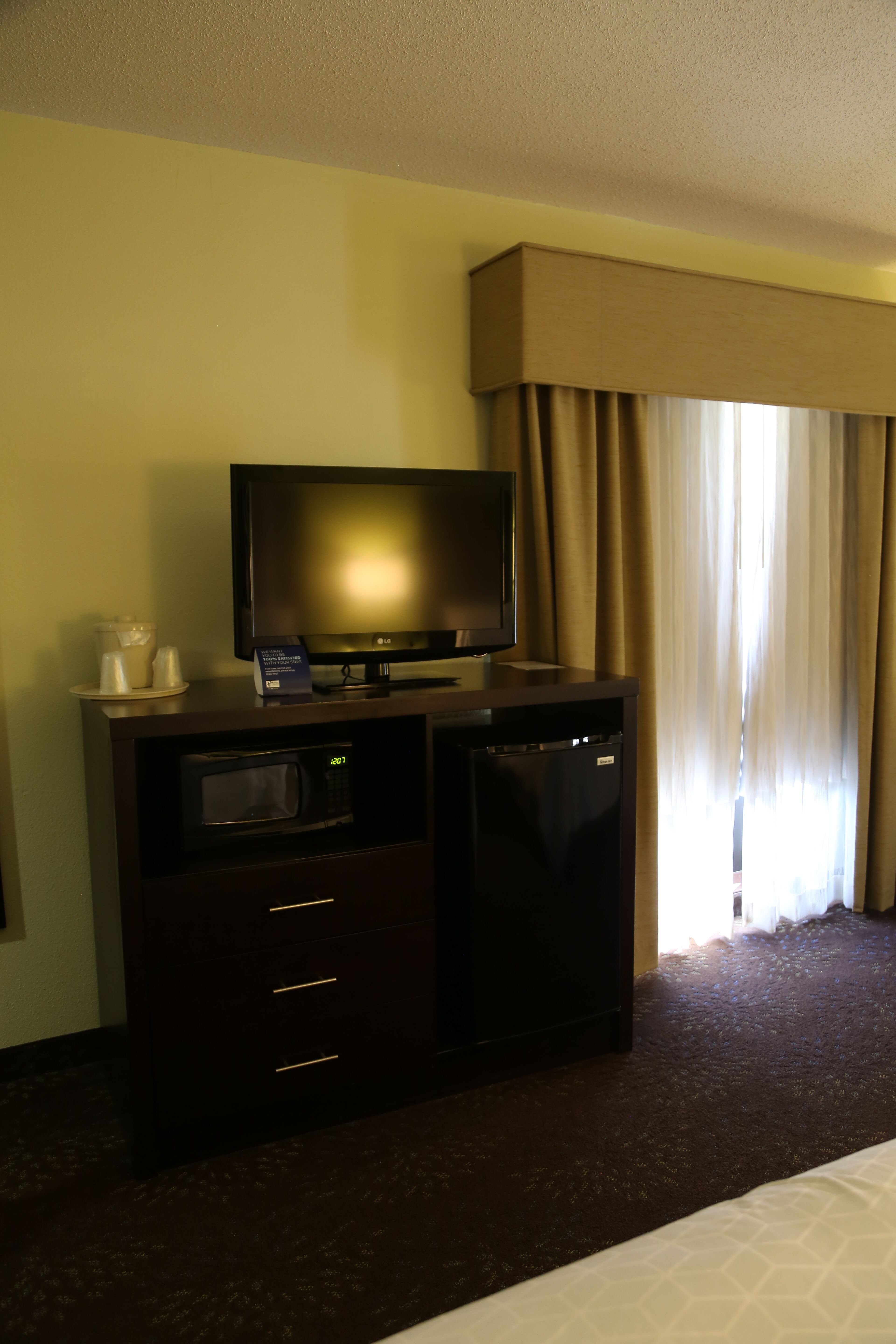 Holiday Inn Express Hotel And Suites Cleveland 13/35