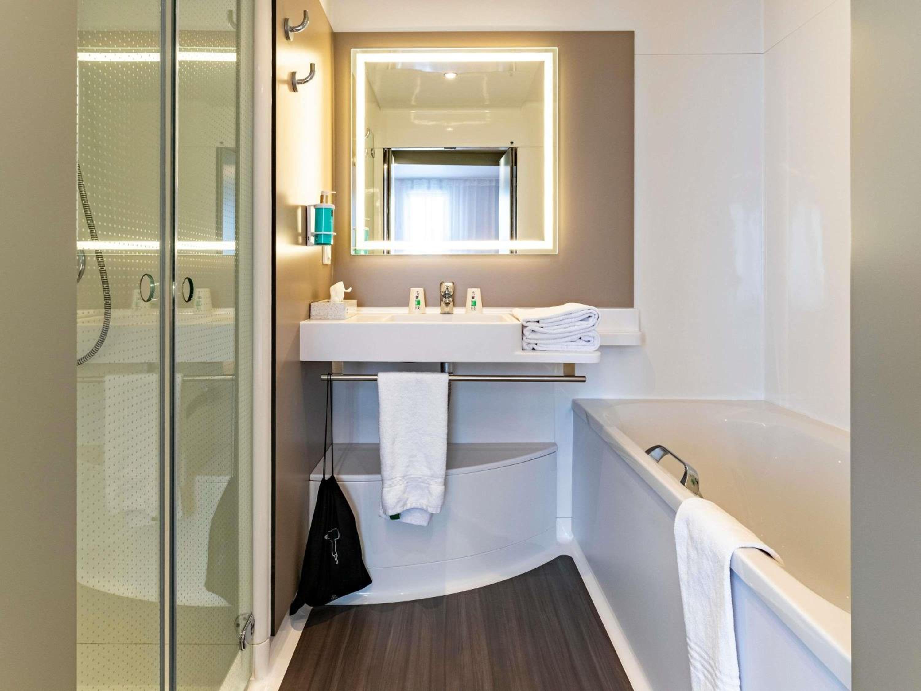 جناح سوبيريور بسرير كينج وسرير كينج وسريرين منفصلين مع أريكة، Novotel Suites Reims Centre 8/9