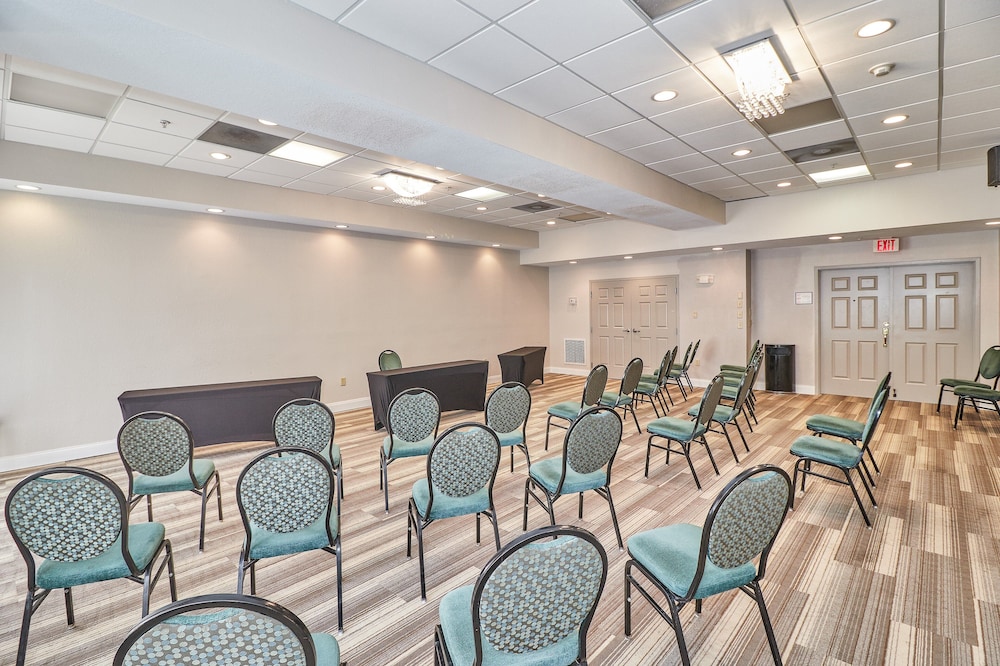Holiday Inn Express Hotel Suites Clearwater Us 19 N 63/71