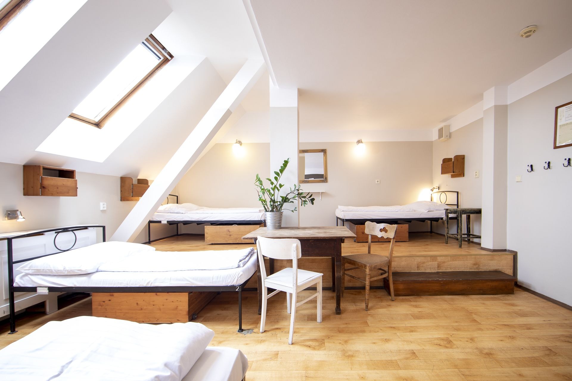 FEMALE DORM, 6 BEDS