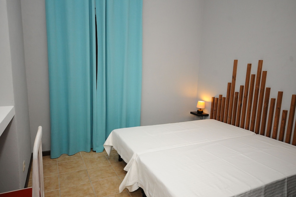 Lost & Found Hostel & Suites 11/35