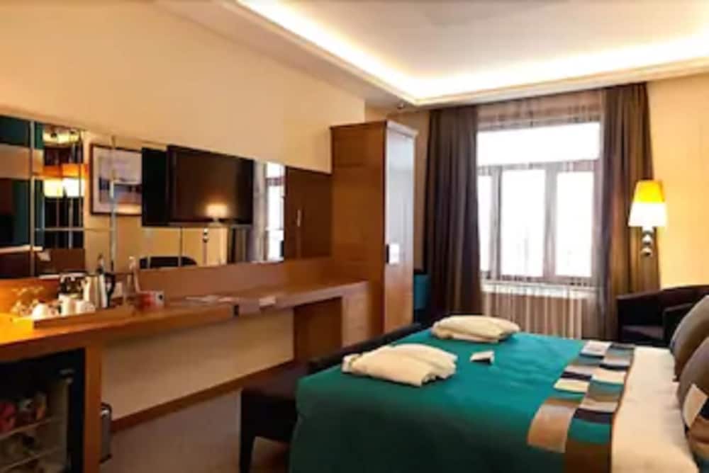 Collage Pera Hotel 15/30