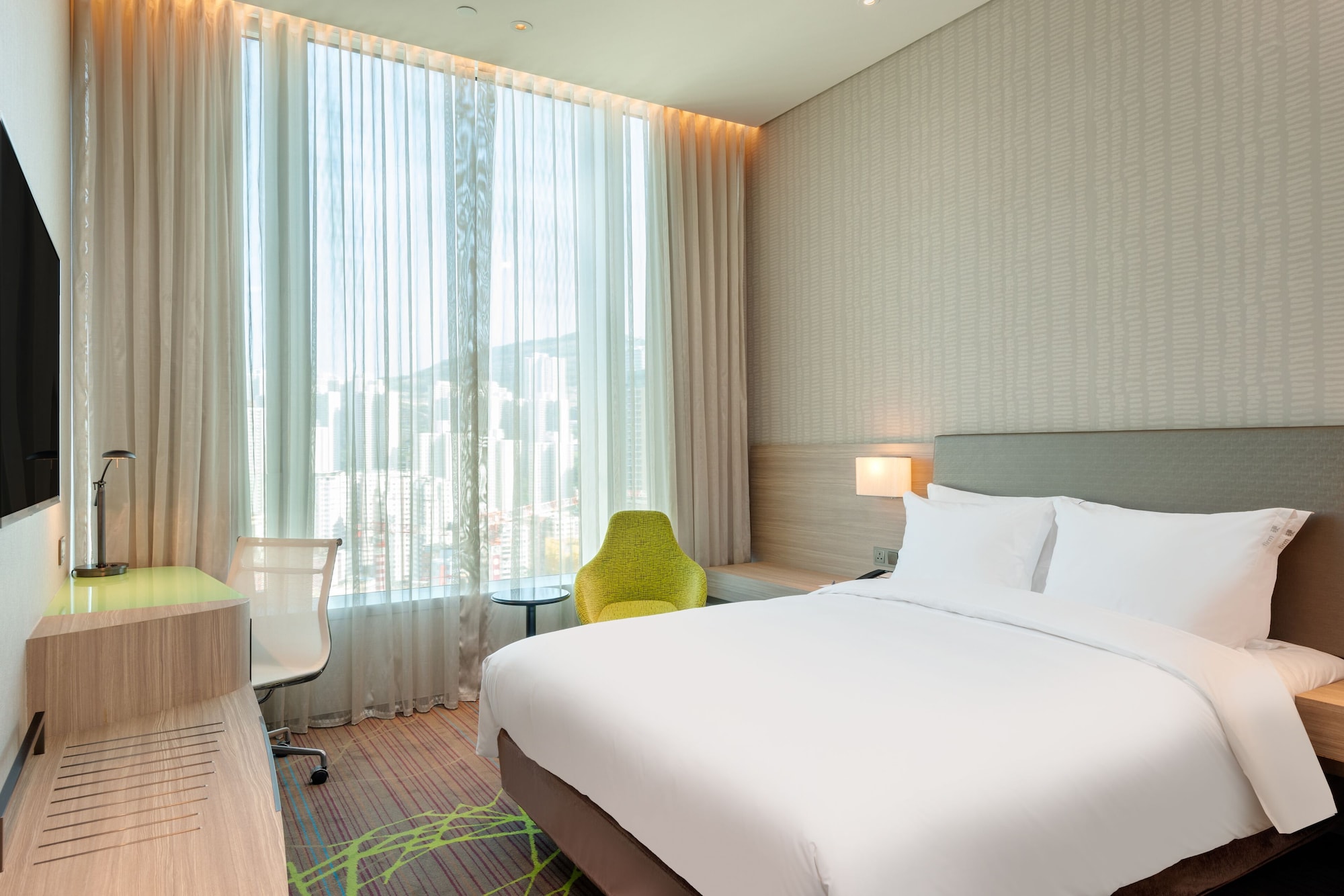 STANDARD, QUEEN BED, CITY VIEW, HIGH FLOOR