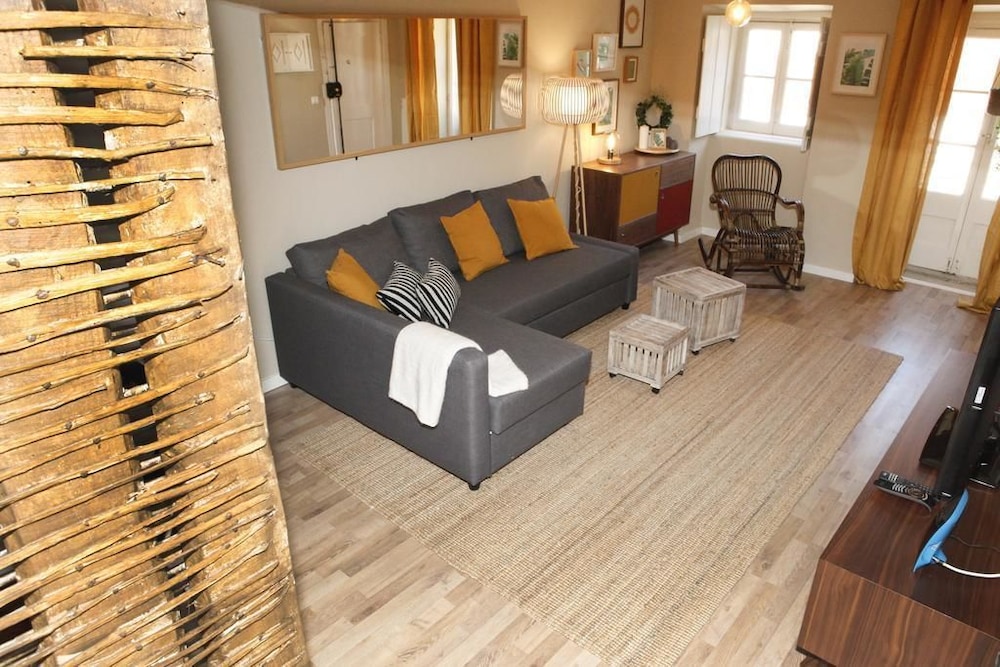 Flores Guest House 30/50