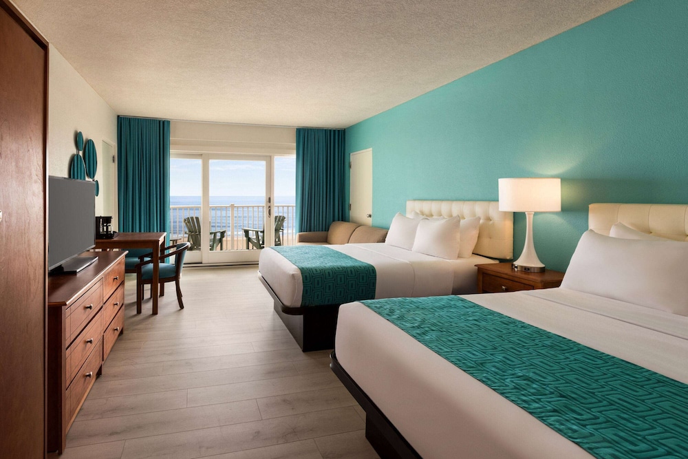 PREMIER, 2 DOUBLE BEDS, OCEAN FRONT, SOFA