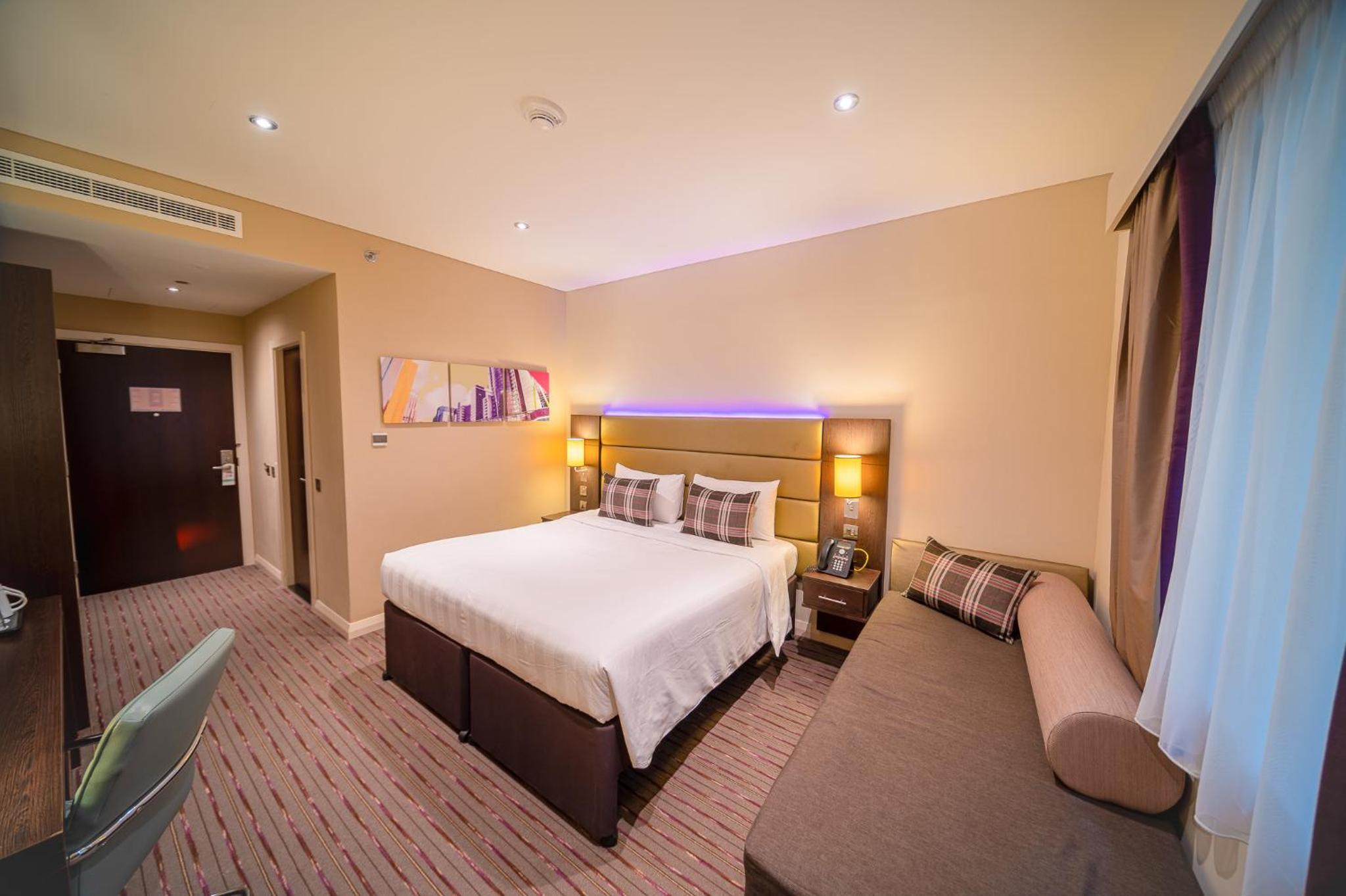 Room, King Bed, Premier Inn Dubai Al Jaddaf 3/7