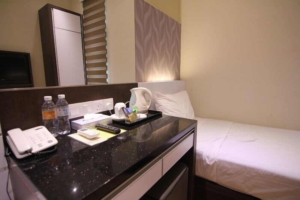 The V Hotel 29/30