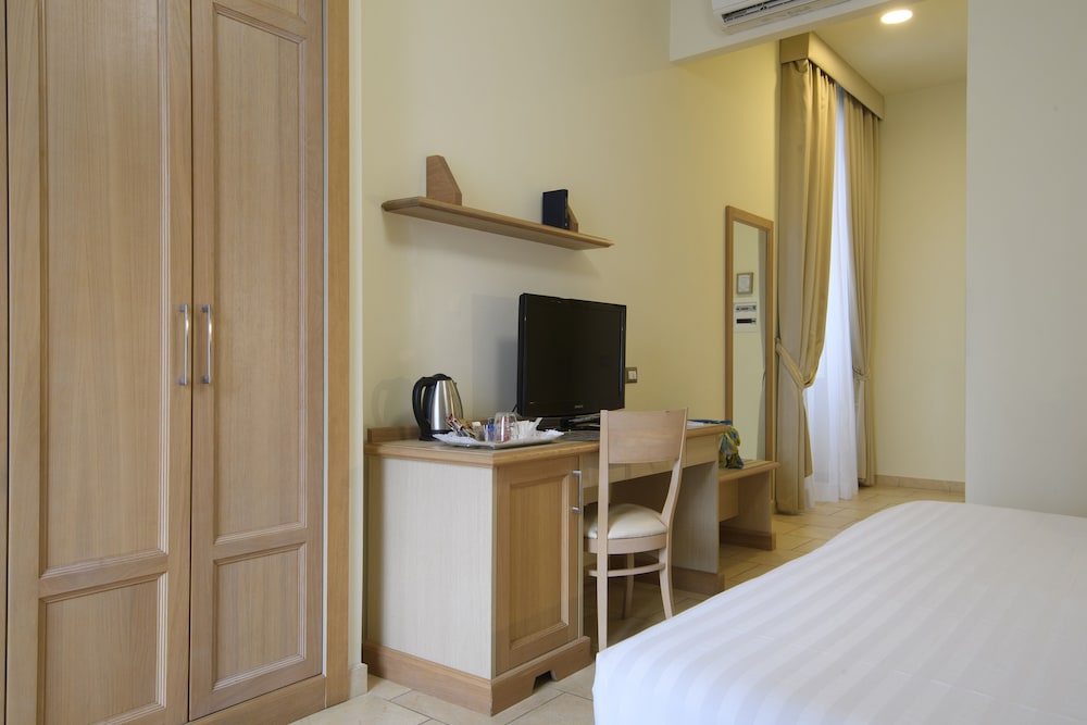 Domus Australia Guest House 12/70