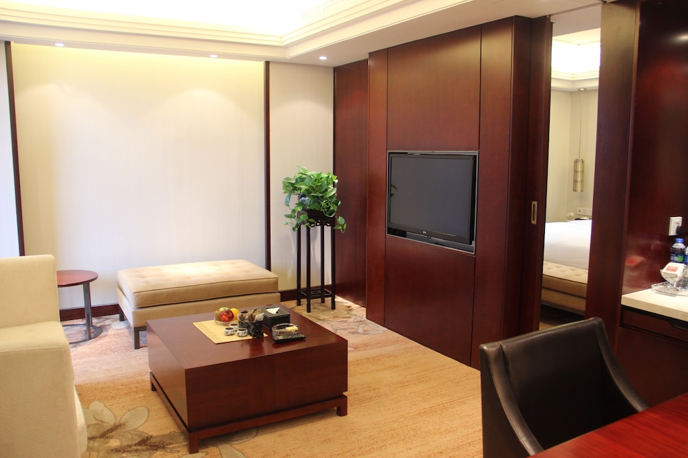 Guangdong Hotel Shanghai 33/38