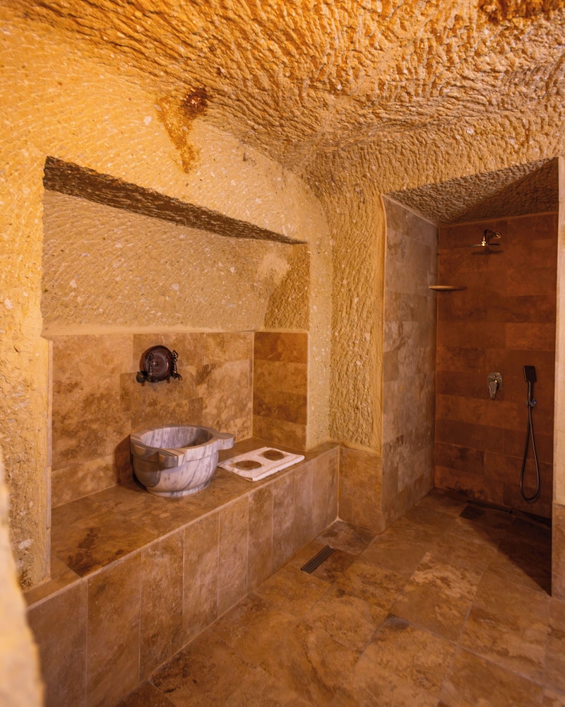 Bayar Cave Suite 34/60