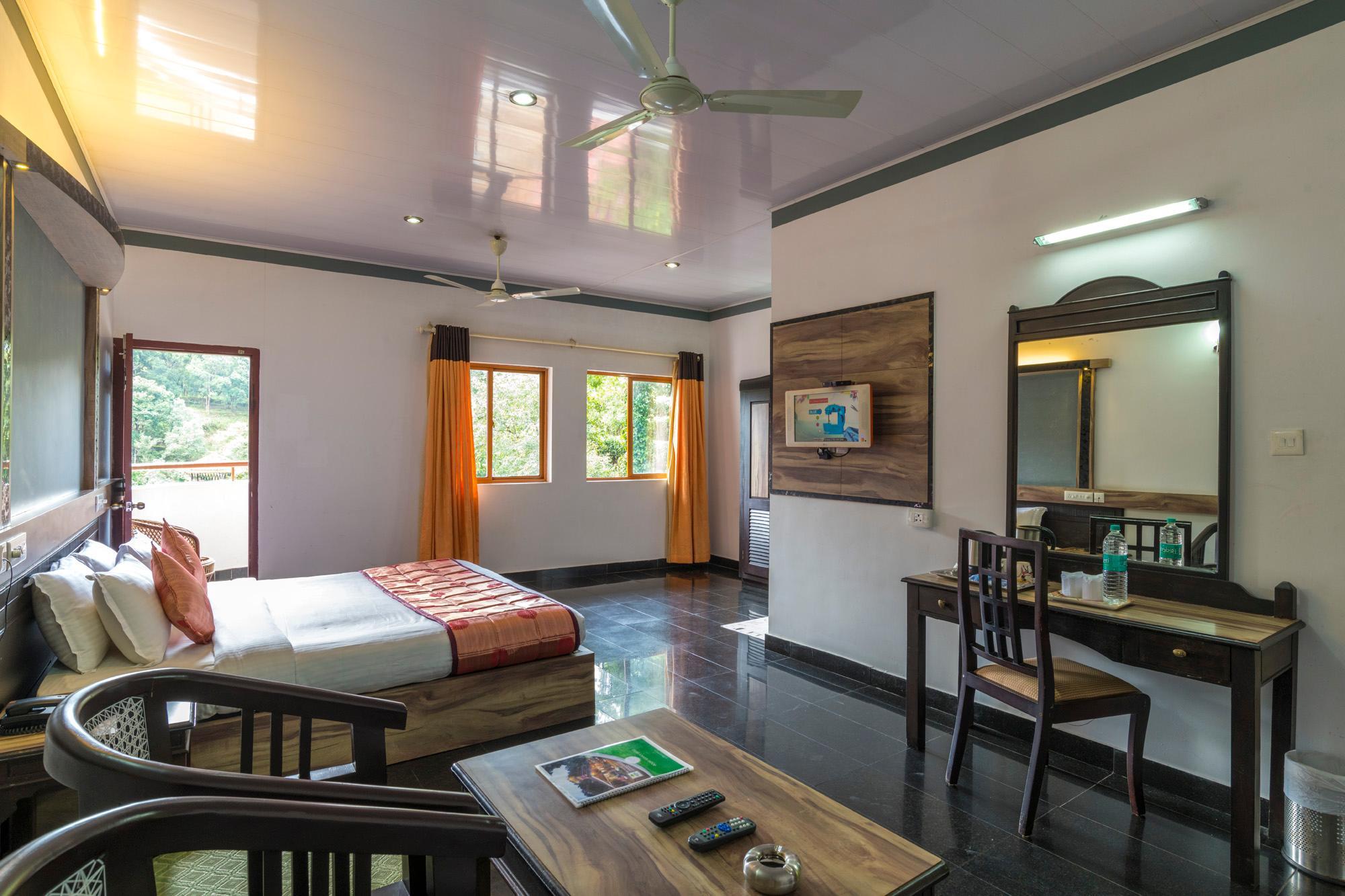 Deluxe, King Bed, Green View