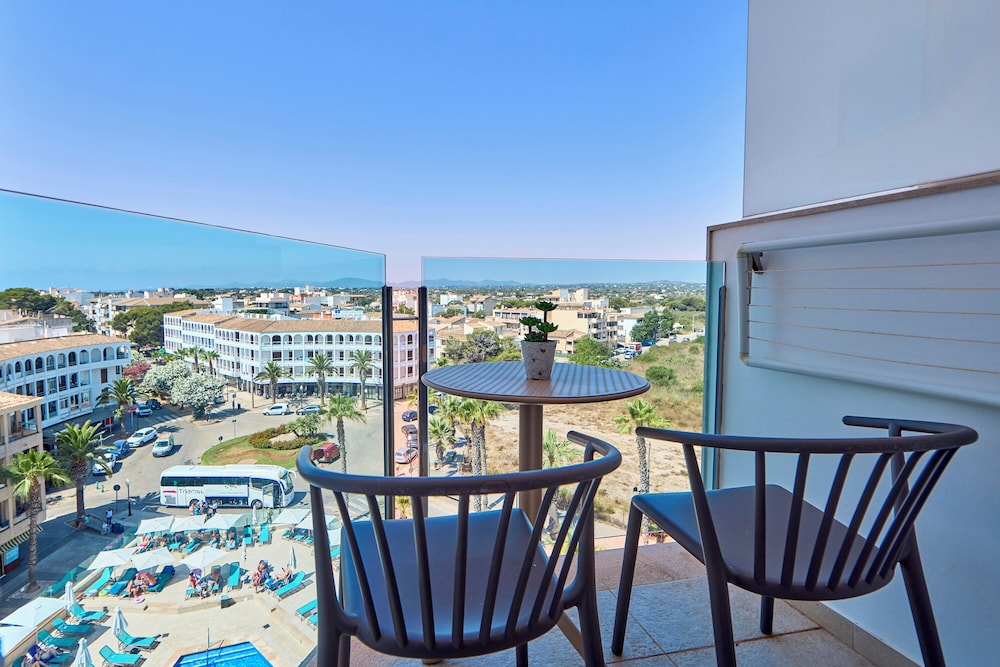 Universal Hotel Perla 35/50