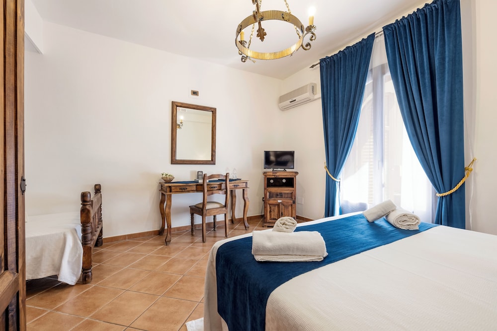 COMFORT, TRIPLE, MULTIPLE BEDS