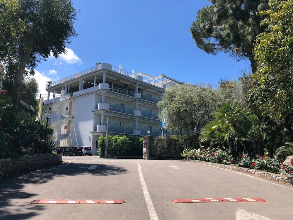 Santa Fortunata Village Camping 24/85