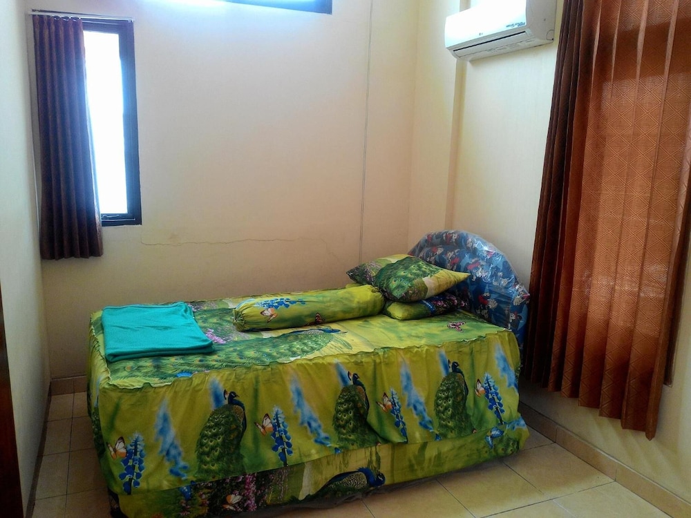 Imam Bonjol Hostel 7/15