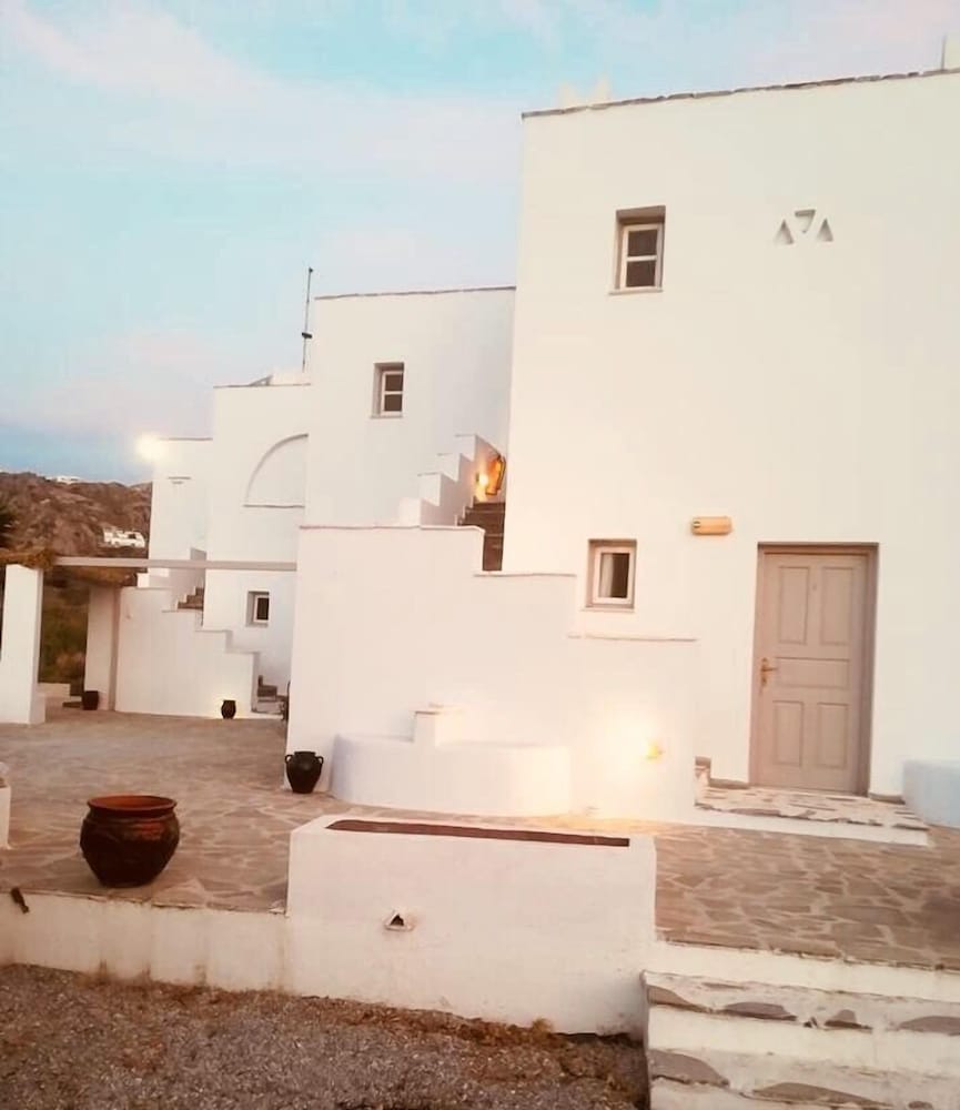Helios Beach Studios 29/35