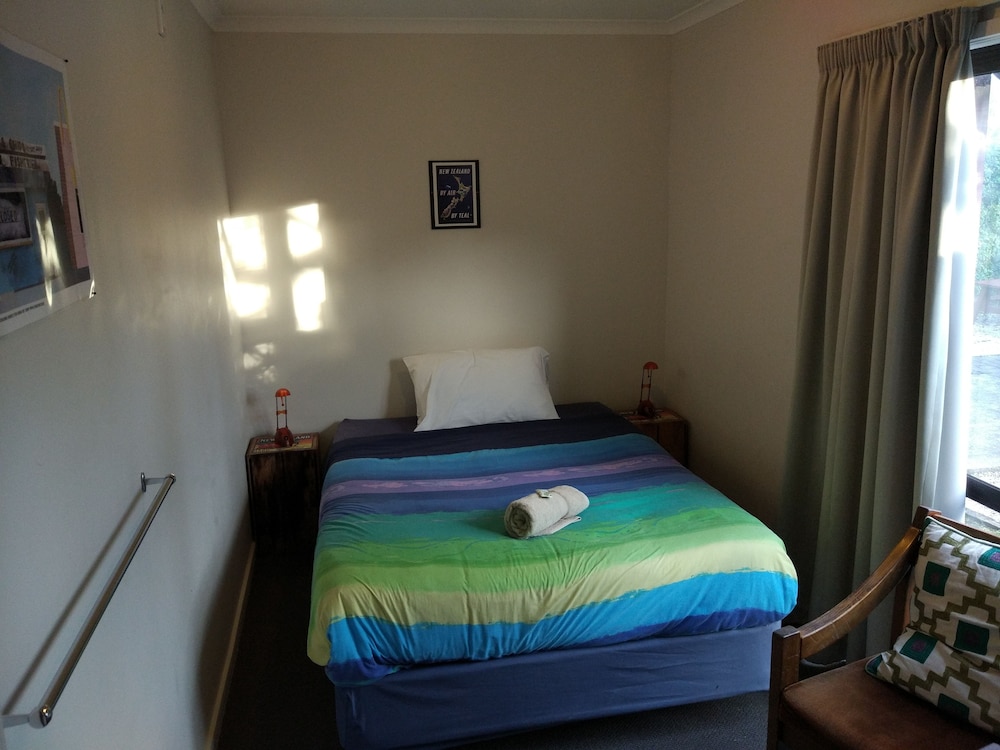 Tasman Bay Backpackers 12/50