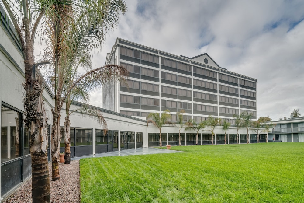 Radisson Hotel Oakland Airport 59/63