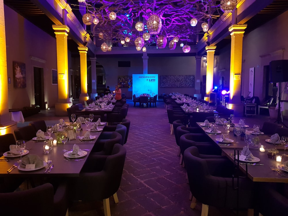 Meson de Santa Rosa Luxury Hotel 63/70