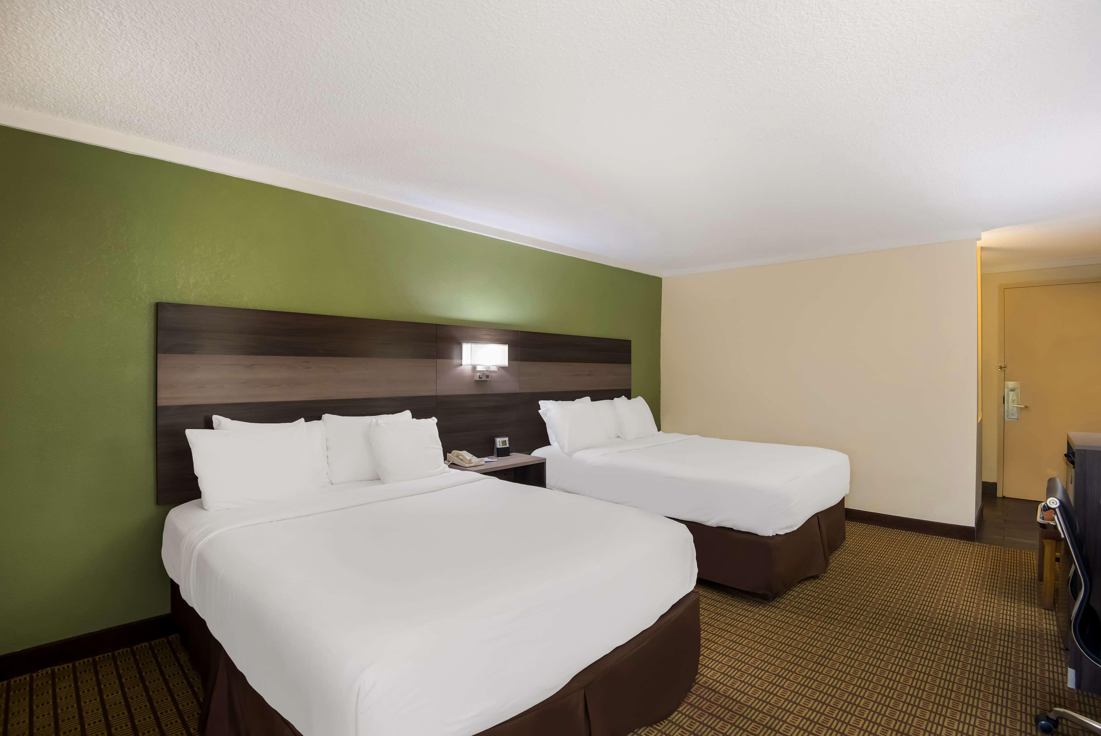 غرفة رباعية بسرير كوين، Best Western Prairie Inn & Conference Center 2/4