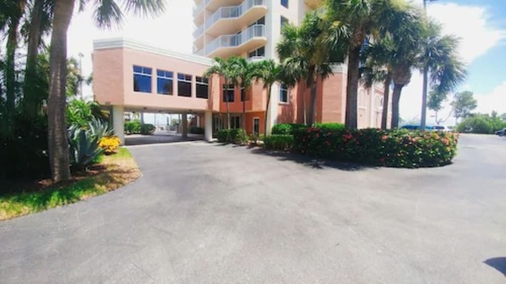 Lover's Key Resort by Check-In Vacation Rentals 67/70